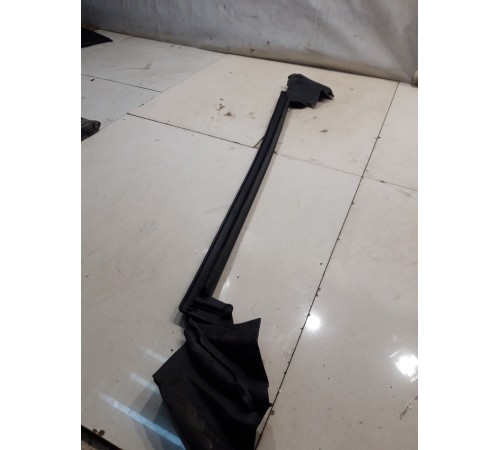 Уплотнитель стекла (задний, правый)