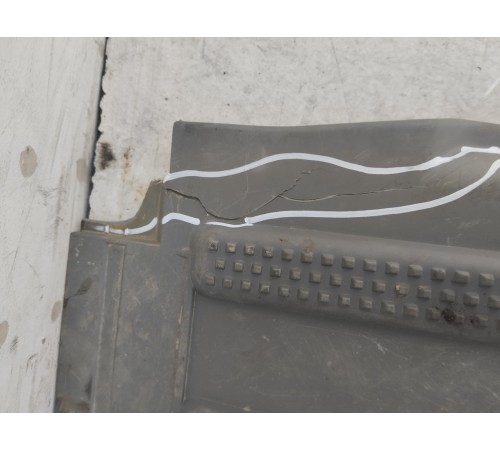 Крышка аккумуляторного ящика