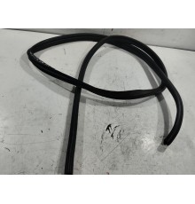 Уплотнитель двери(задний правый)