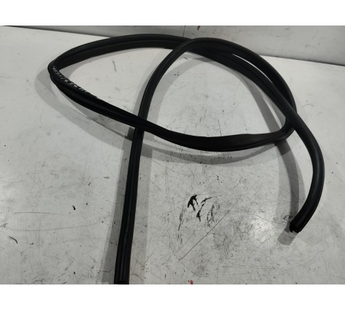 Уплотнитель двери(задний правый)