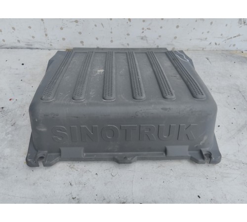 Крышка аккумуляторного ящика