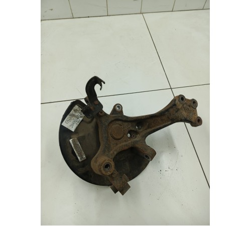 Кулак поворотный задний левый