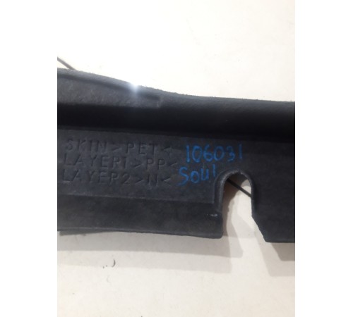 Уплотнитель накладки замка задней панели багажника