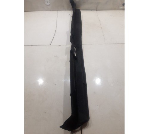 Уплотнитель накладки замка задней панели багажника