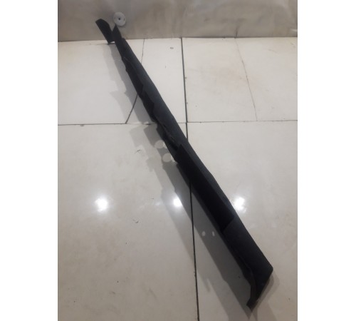 Уплотнитель накладки замка задней панели багажника