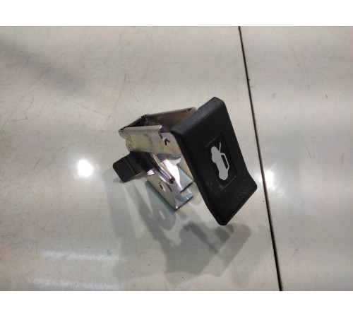 Рычаг открывания капота