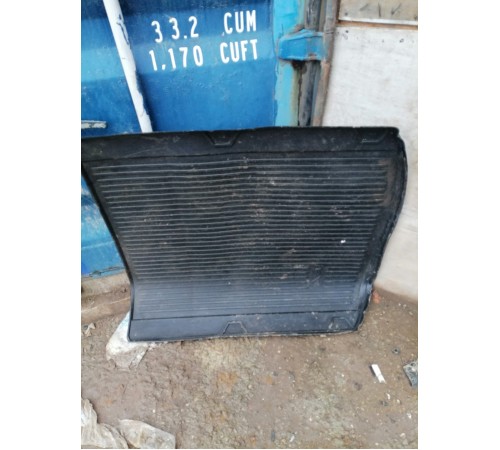 Резиновый коврик в багажник