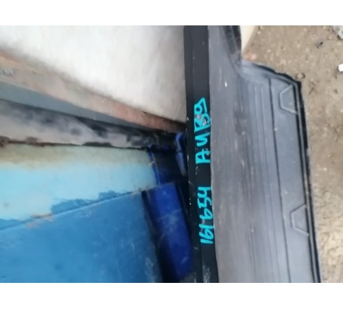 Резиновый коврик в багажник