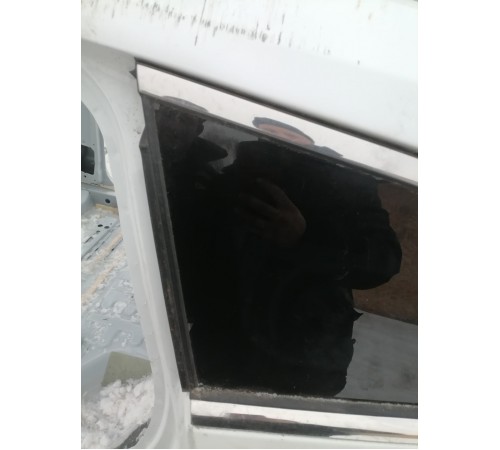 Стекло кузовное,глухое леаое 