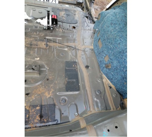 Ниша багажника запасного колеса