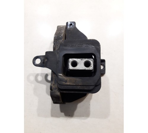 Опора двигателя левая