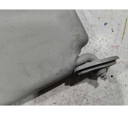 Солнцезащитный козырек правый