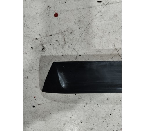 Спойлер боковой крышки багажника левый