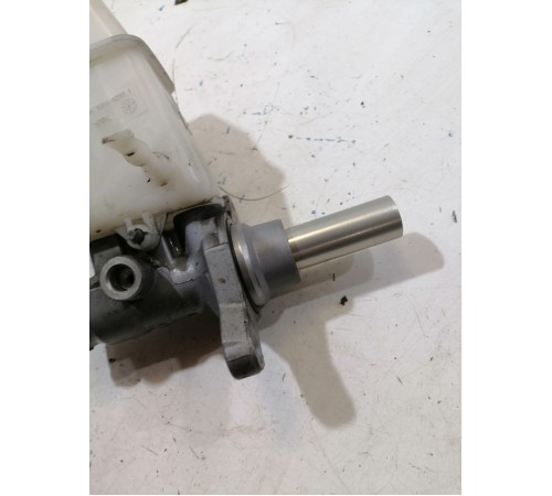 Главный тормозной цилиндр в сборе