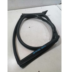 Уплотнитель двери задний левый