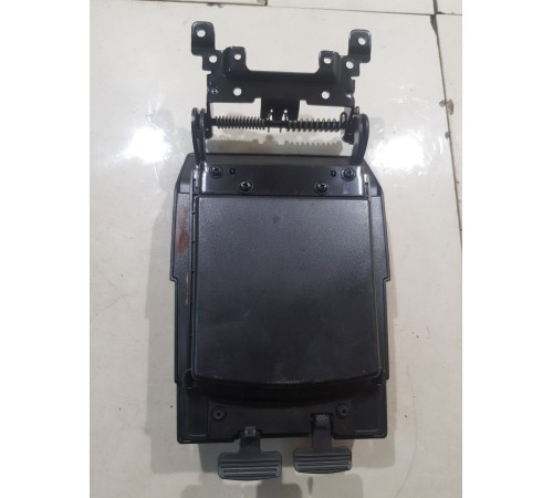 Кронштейн (крепление) подлокотника