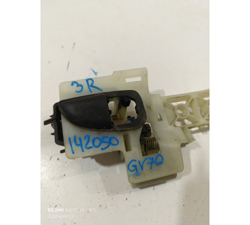 Крепление задней правой наружной ручки