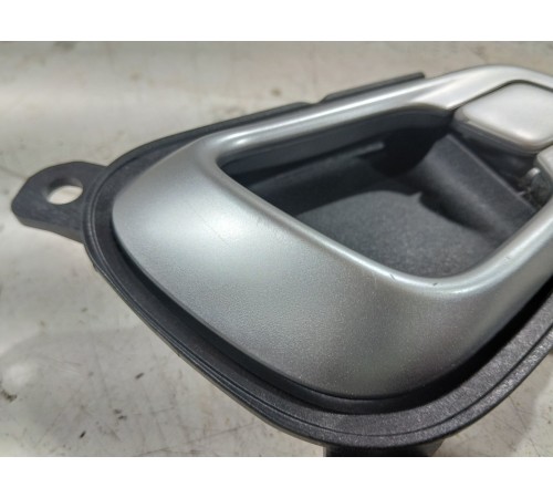 Ручка двери передняя правая внутренняя