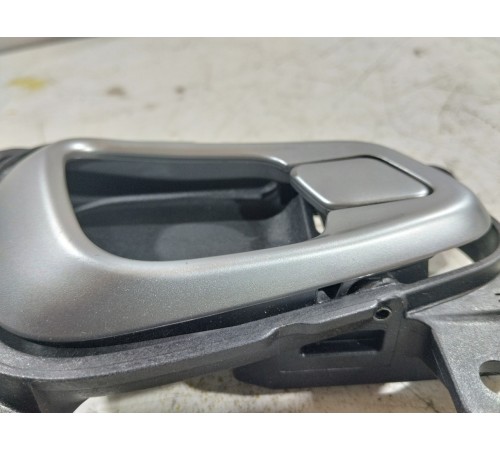 Ручка двери передняя правая внутренняя