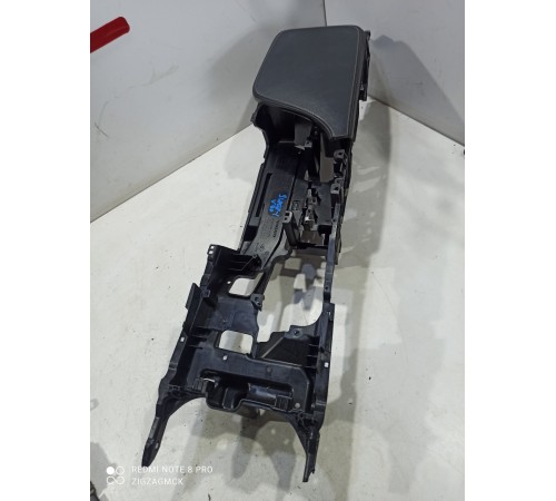 Центральная консоль с подлокотником