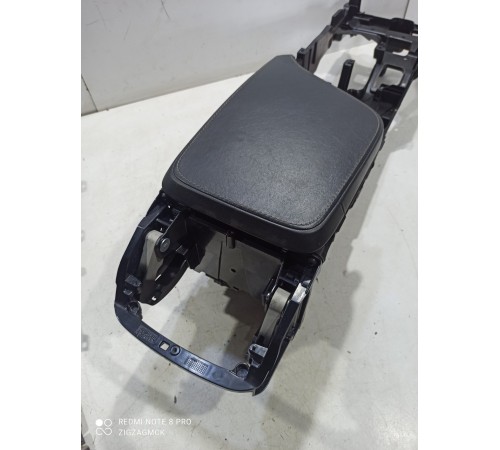 Центральная консоль с подлокотником