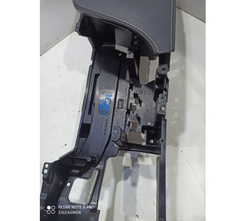 Центральная консоль с подлокотником