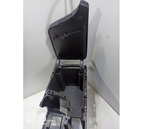 Центральная консоль с подлокотником