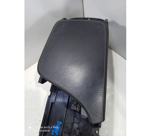 Центральная консоль с подлокотником