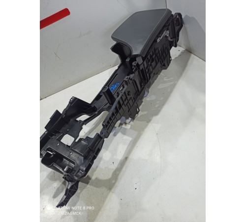 Центральная консоль с подлокотником