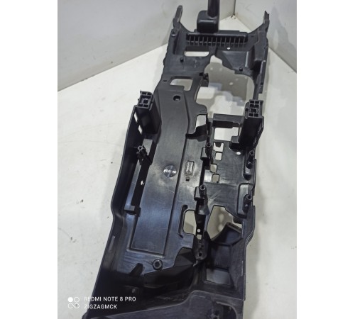 Центральная консоль с подлокотником