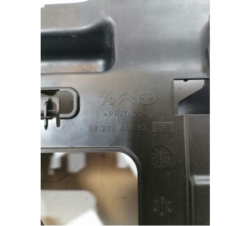 Кронштейн ящика для инструмента