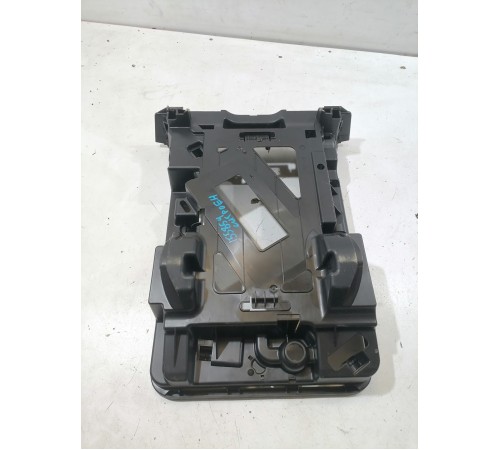 Кронштейн ящика для инструмента