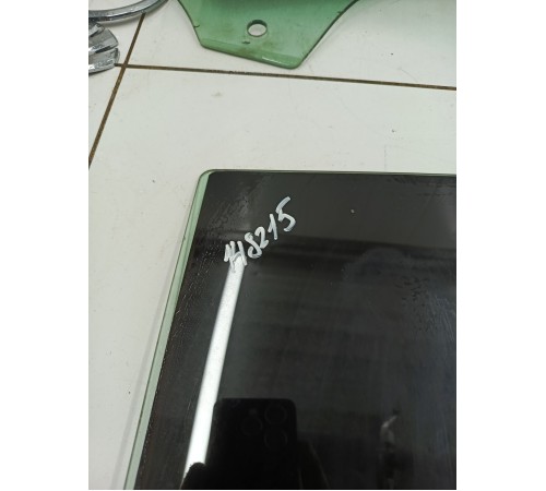 Стекло двери заднее левое