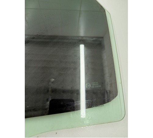 Стекло двери заднее левое