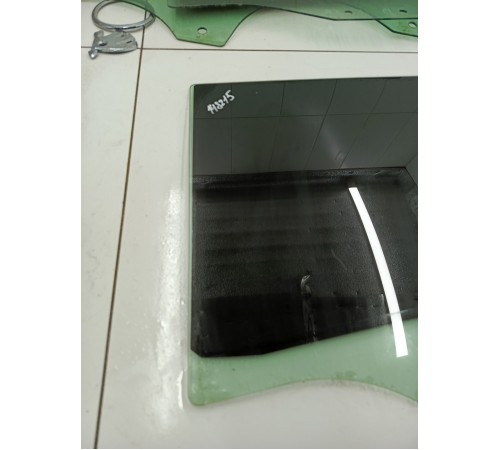 Стекло двери заднее левое