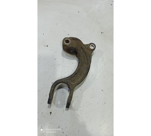 Рычаг(вилка) амортизатора передний левый