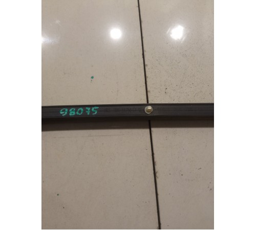 Уплотнитель капота