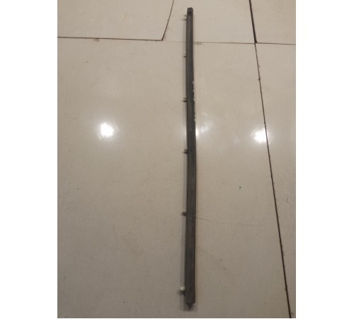 Уплотнитель капота