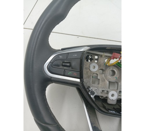 Рулевое колесо в сборе с многофункциональными кнопками