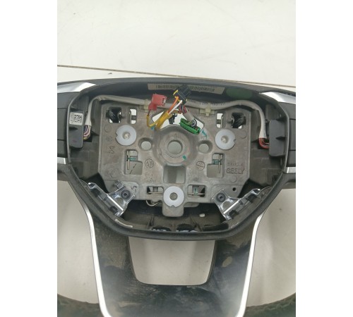 Рулевое колесо в сборе с многофункциональными кнопками