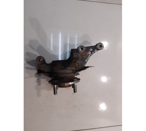 Кулак поворотный передний правый