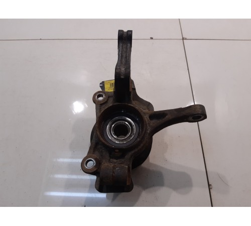 Кулак поворотный передний правый