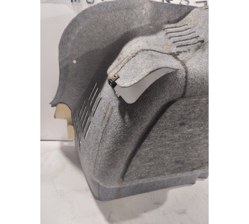 Обшивка багажника правая