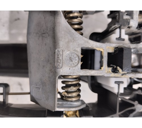 Ручка двери (задняя левая внешняя)