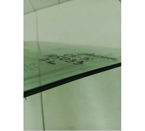 Стекло двери переднее левое