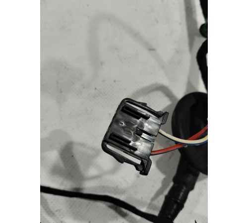 Электропроводка двери (передняя левая)