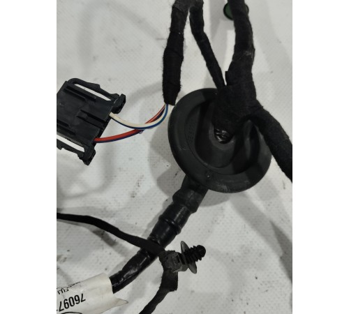 Электропроводка двери (передняя левая)