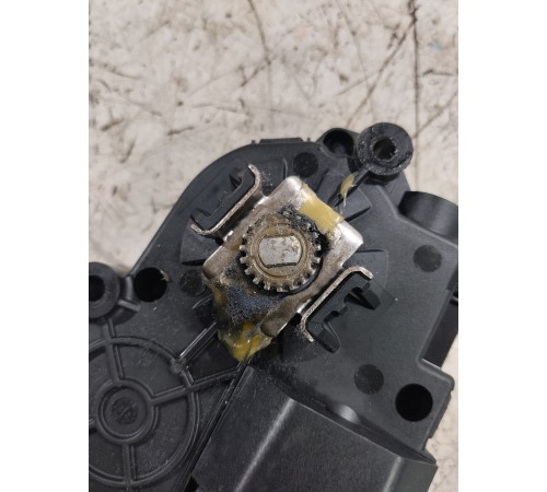 Моторчик панорамной крыши люка задний