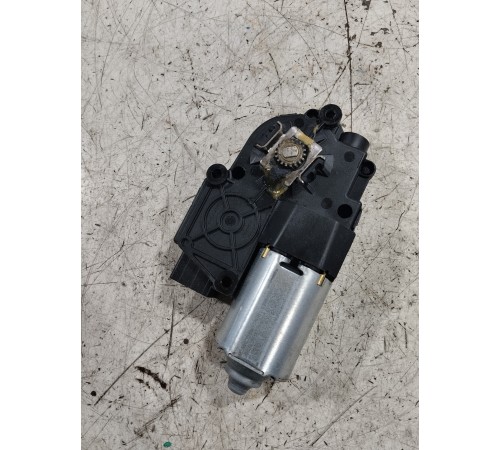 Моторчик панорамной крыши люка задний