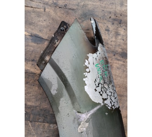 Крыло переднее левое